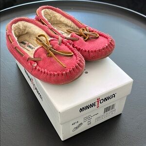Minnetonka Fuchsia Moccasins with Cozy Lining